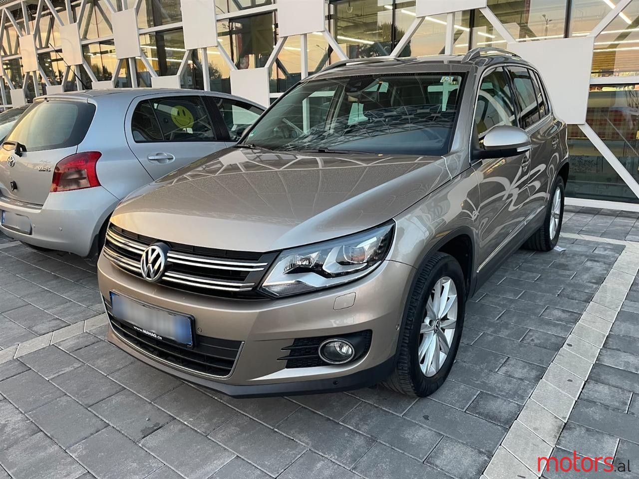 2012' Volkswagen Tiguan photo #5