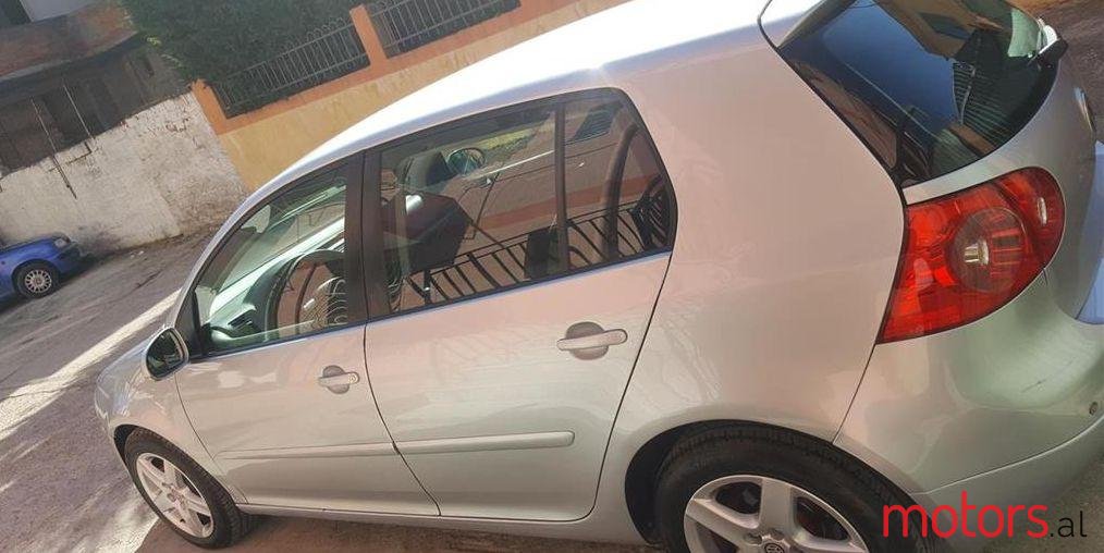 2004' Volkswagen Golf photo #1