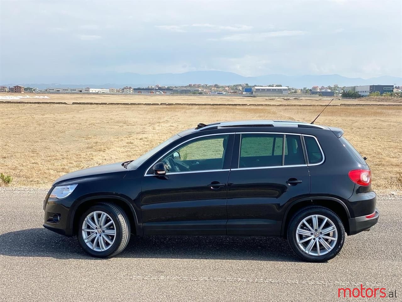 2009' Volkswagen Tiguan photo #6