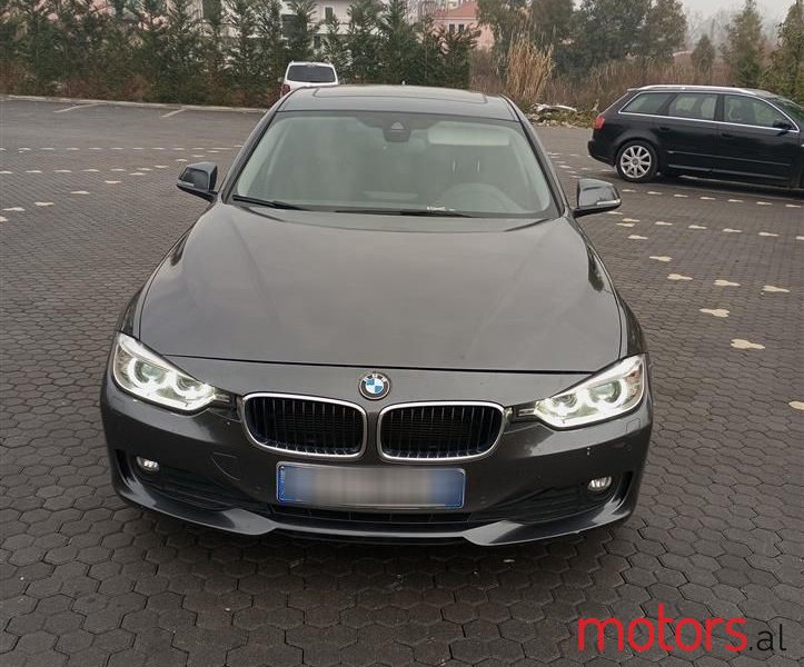 2013' BMW 320 photo #1
