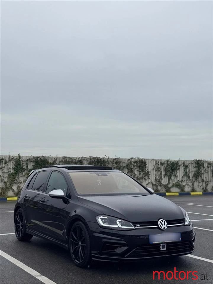 2015' Volkswagen Golf photo #2