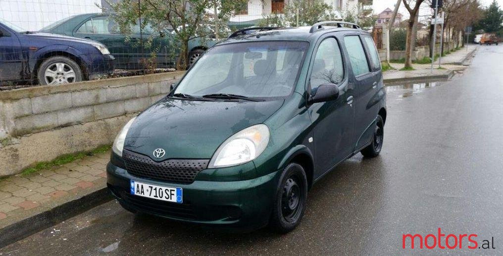 2002' Toyota Yaris photo #1