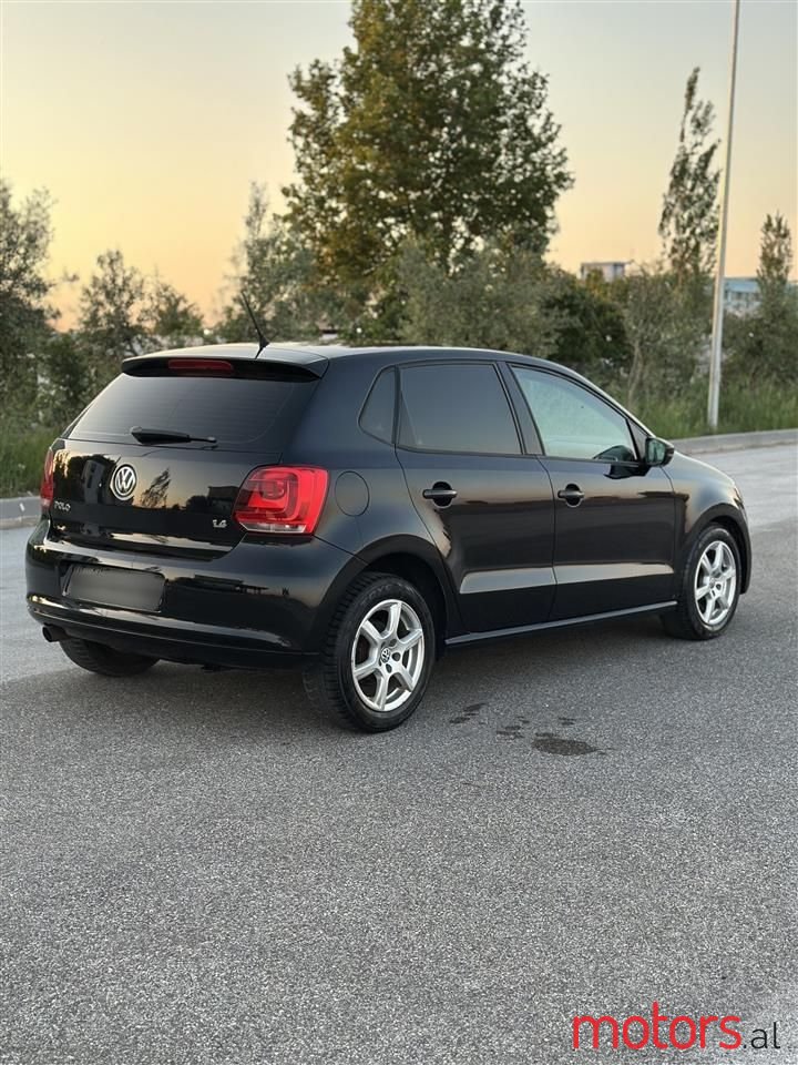 2011' Volkswagen Polo photo #6