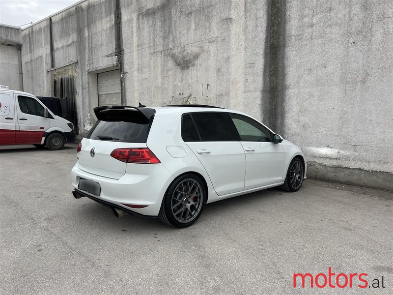2016' Volkswagen Golf photo #5