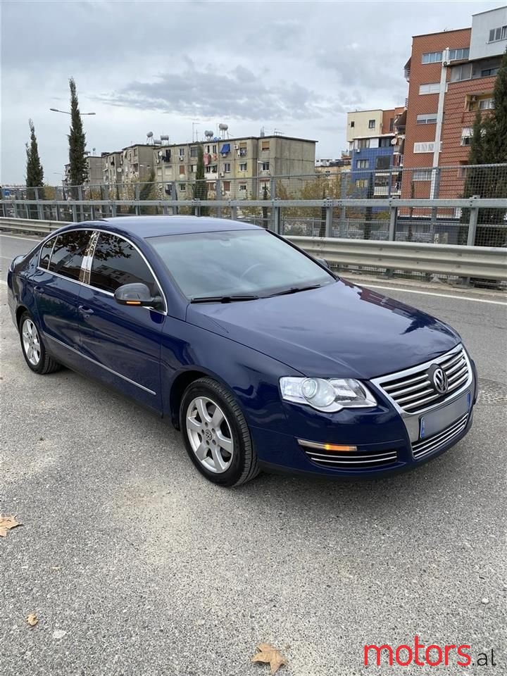 2005' Volkswagen Passat photo #2
