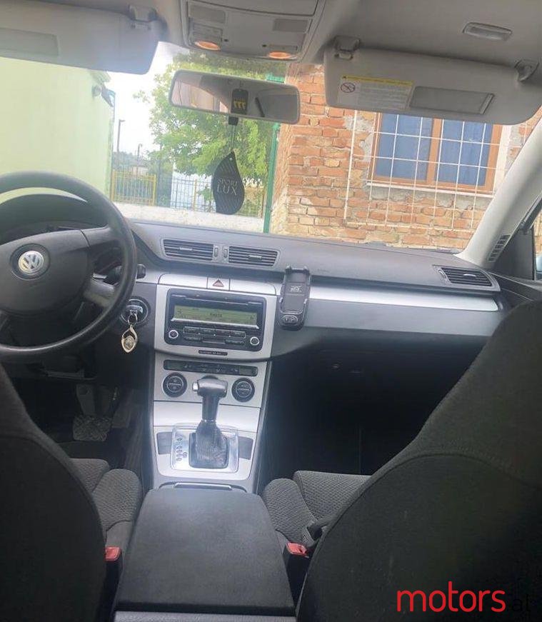 2009' Volkswagen Passat photo #1