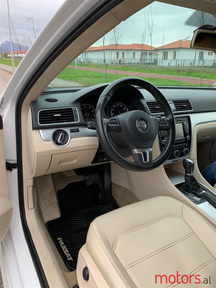 2012' Volkswagen Passat photo #3