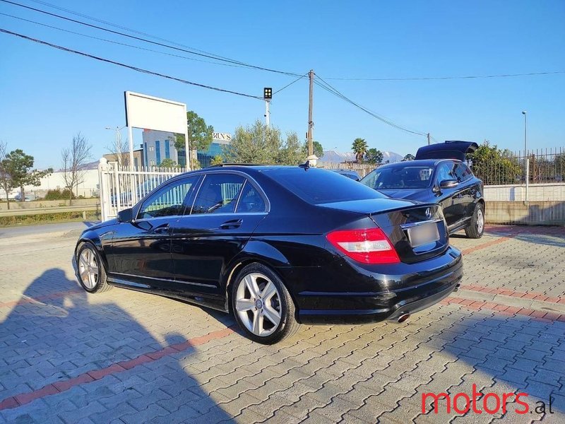 2011' Mercedes-Benz C 300 photo #2