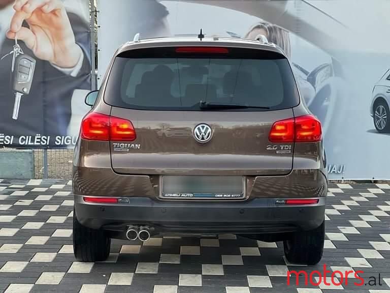 2012' Volkswagen Tiguan photo #5