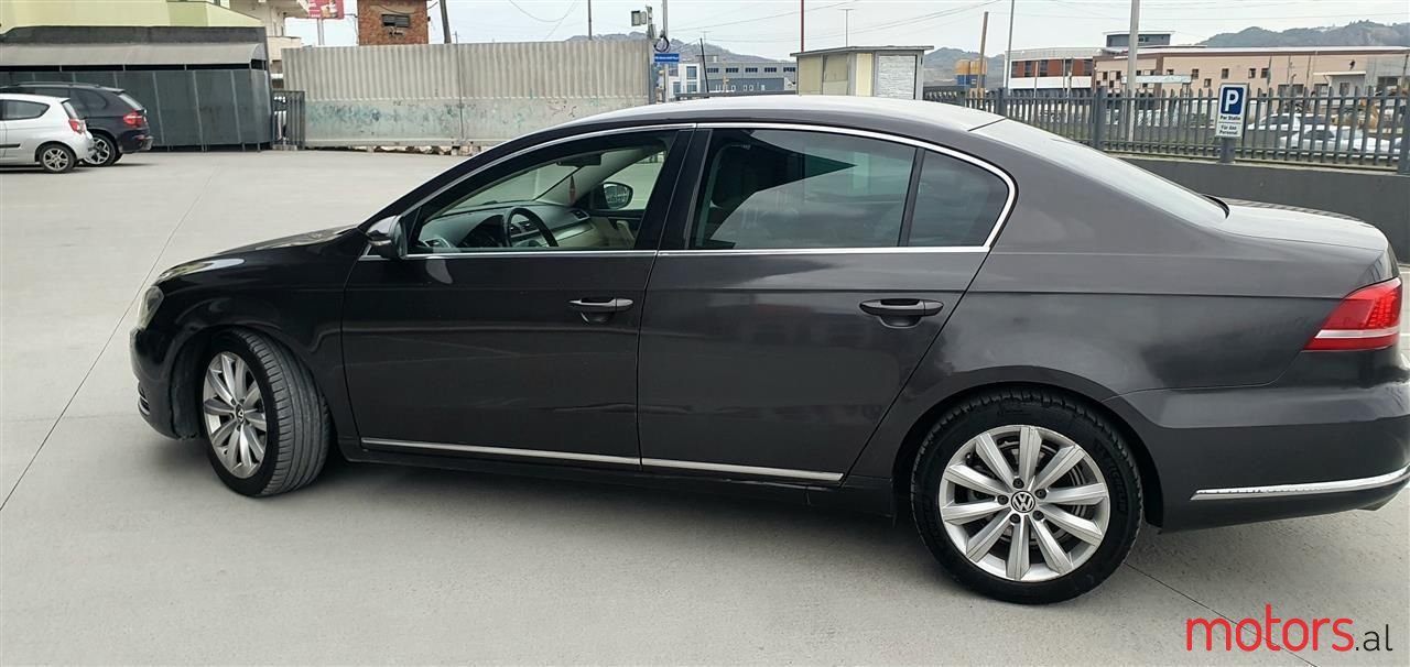 2011' Volkswagen Passat photo #6