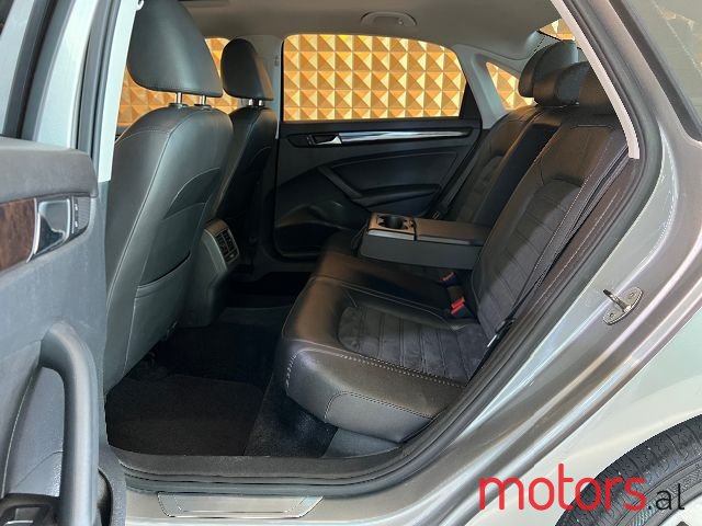 2014' Volkswagen Passat photo #5