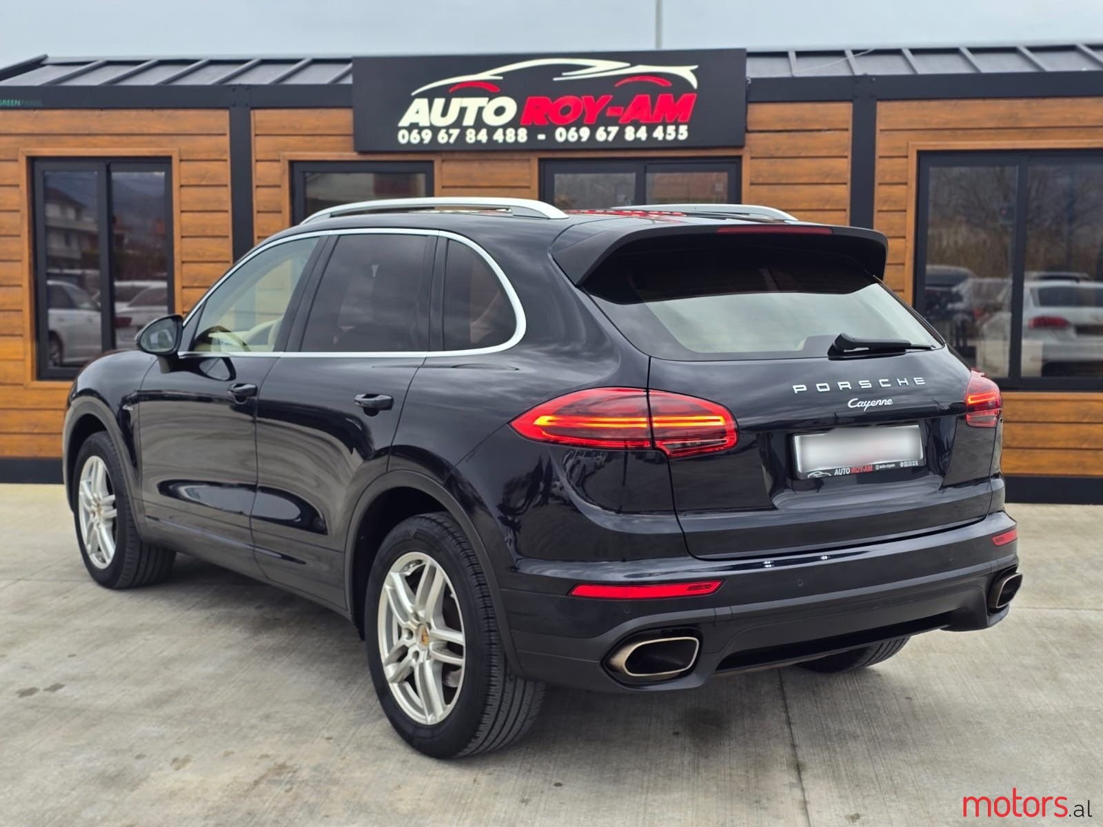 2015' Porsche Cayenne photo #3