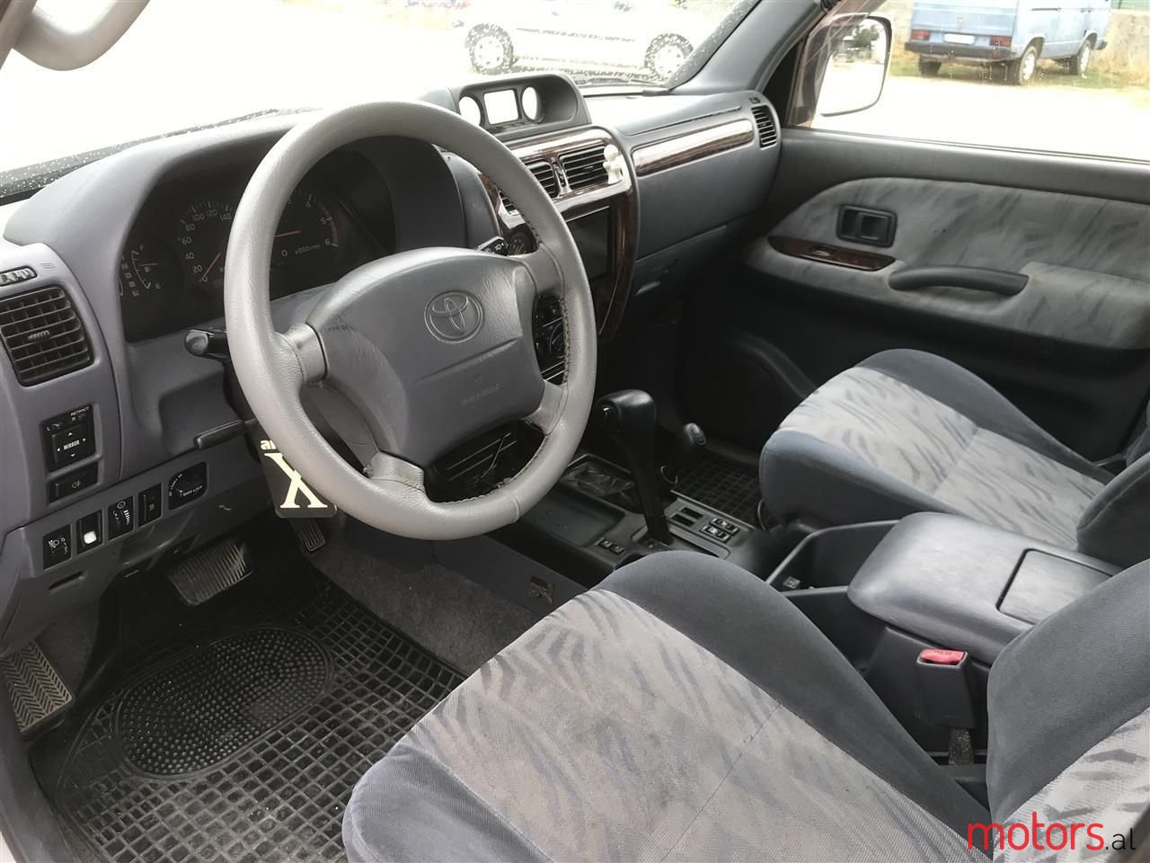 2001' Toyota Land Crusier photo #2