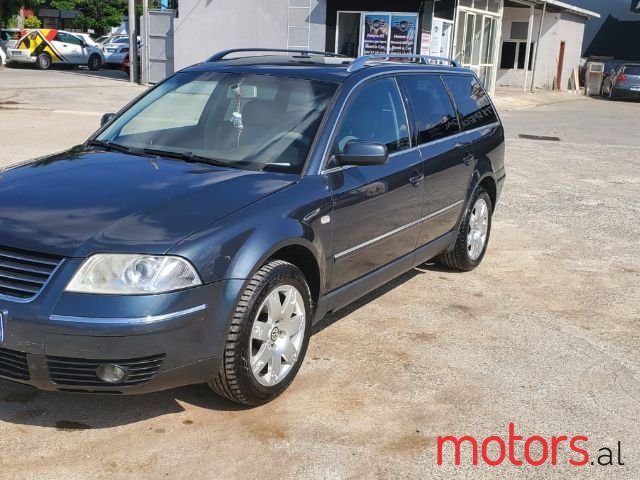 2002' Volkswagen Passat photo #2