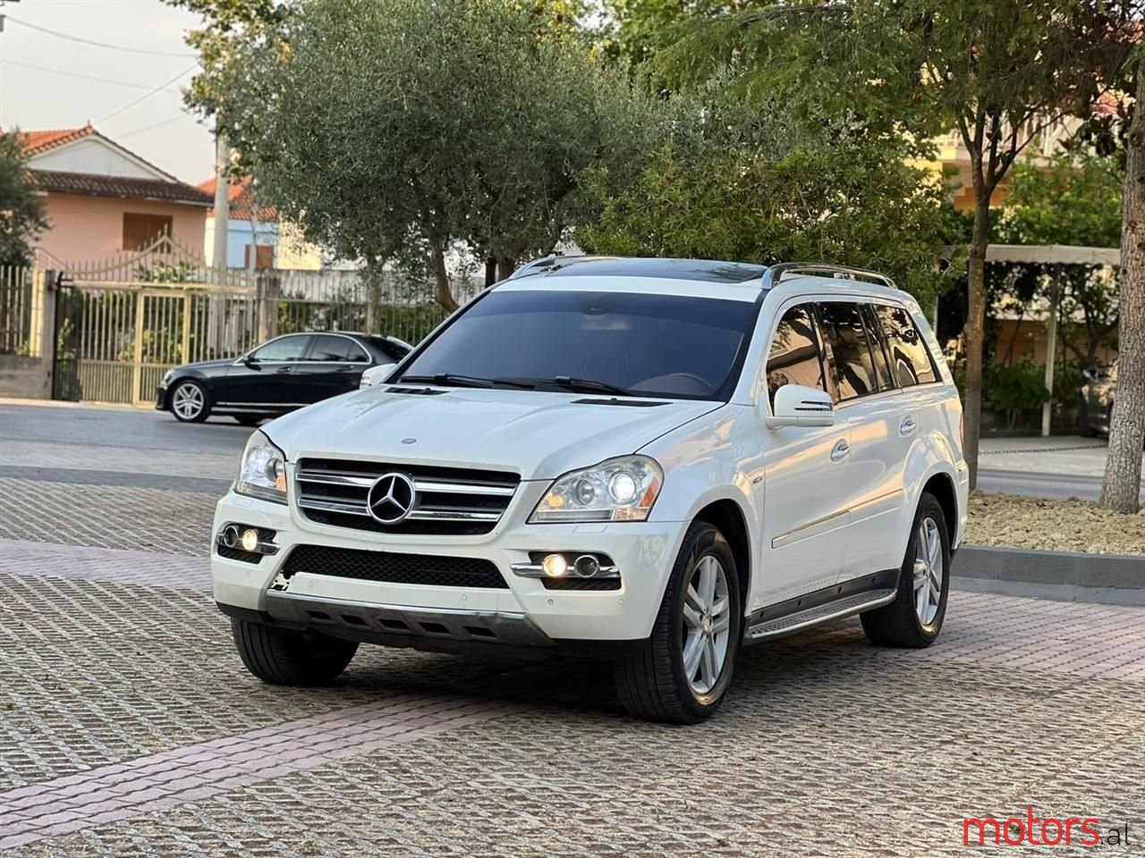2011' Mercedes-Benz GL 350 photo #4