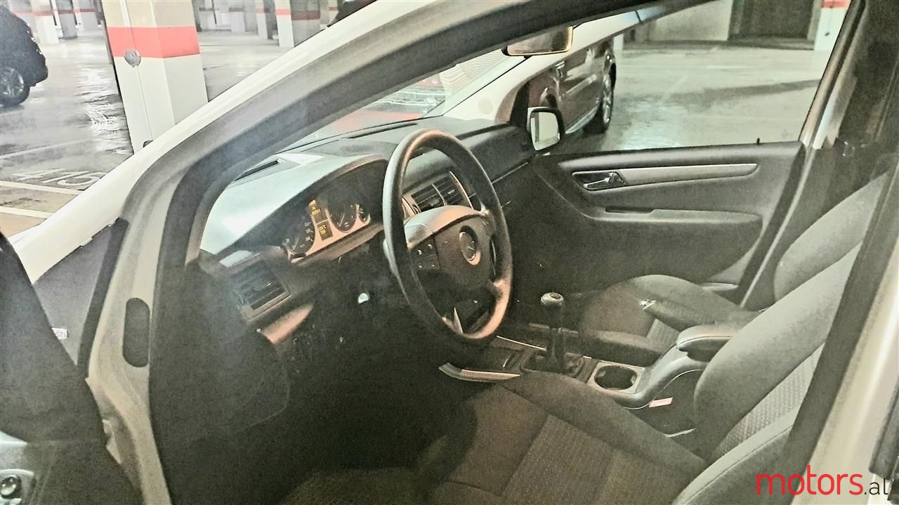 2011' Mercedes-Benz B 180 photo #6