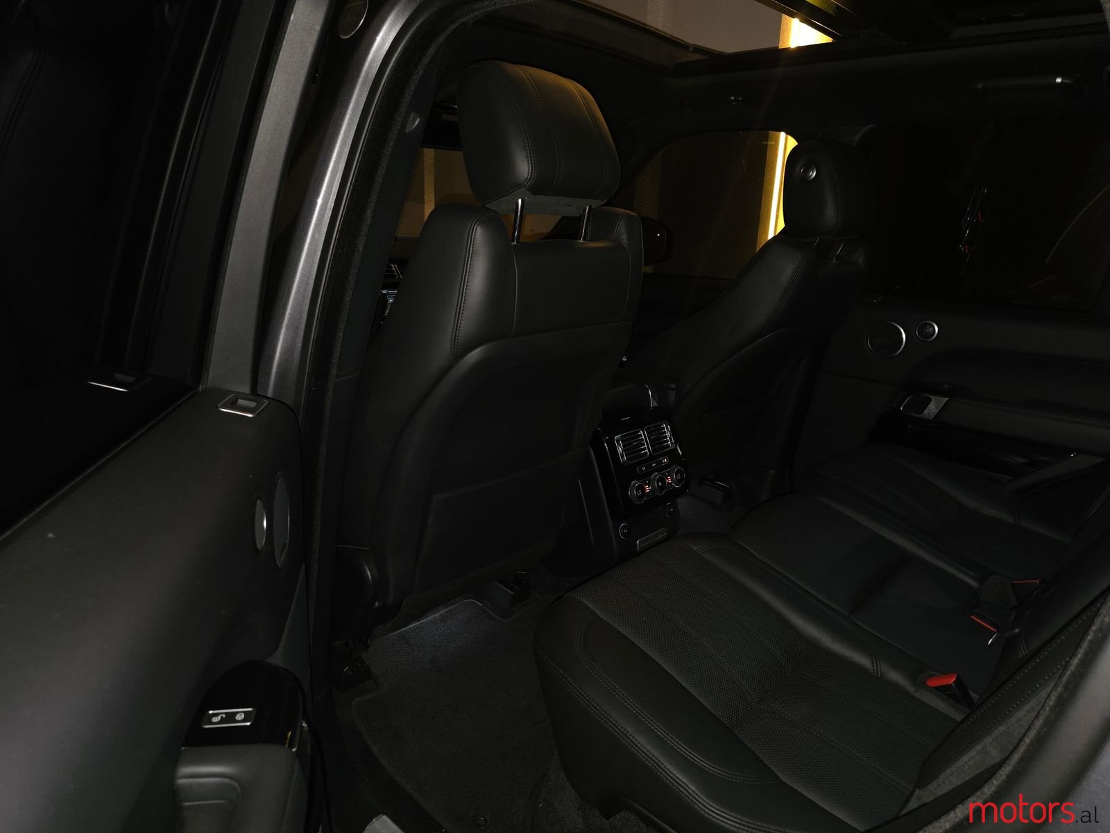 2016' Land Rover Range Rover photo #2