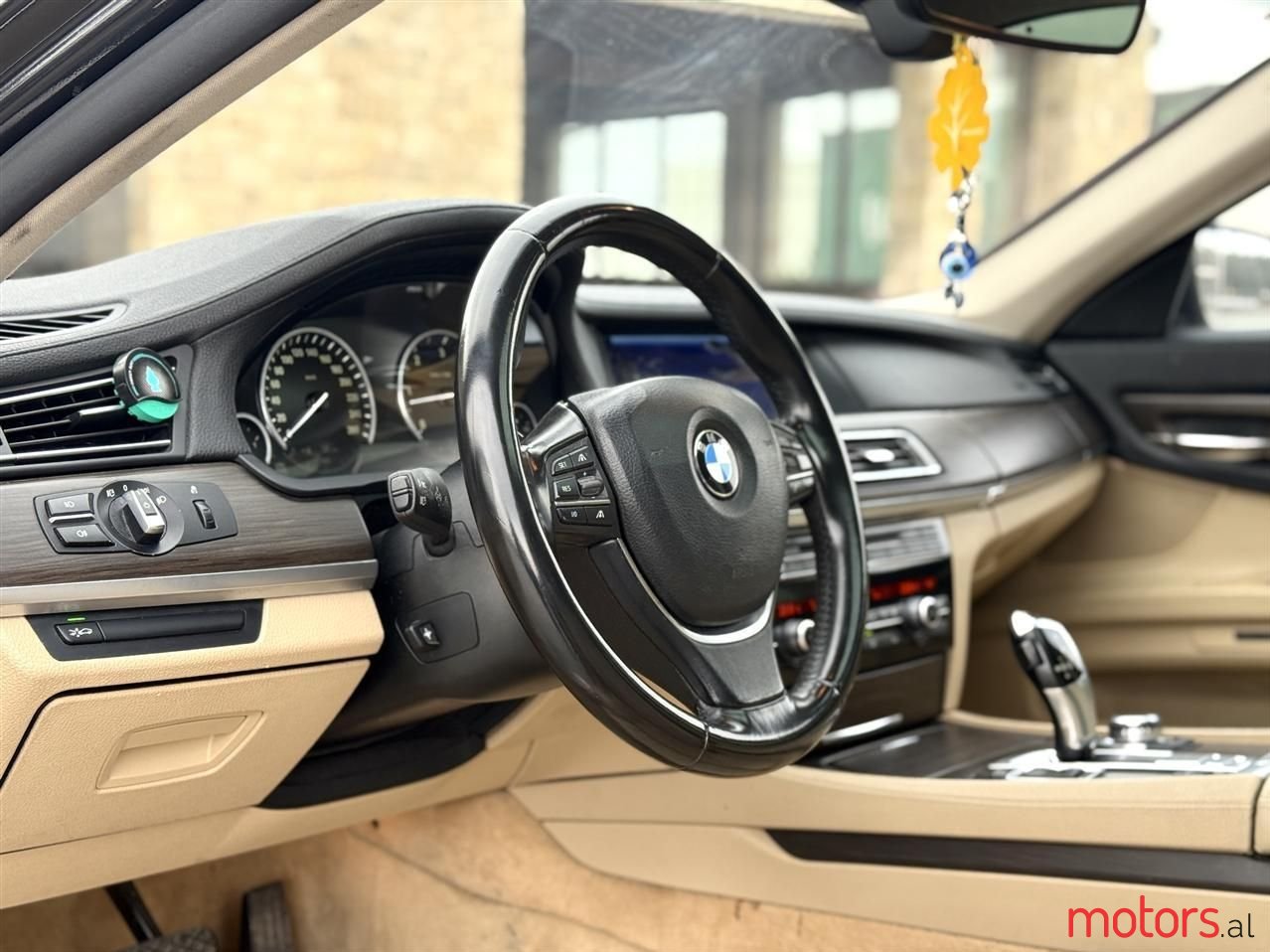 2012' BMW 730 photo #5