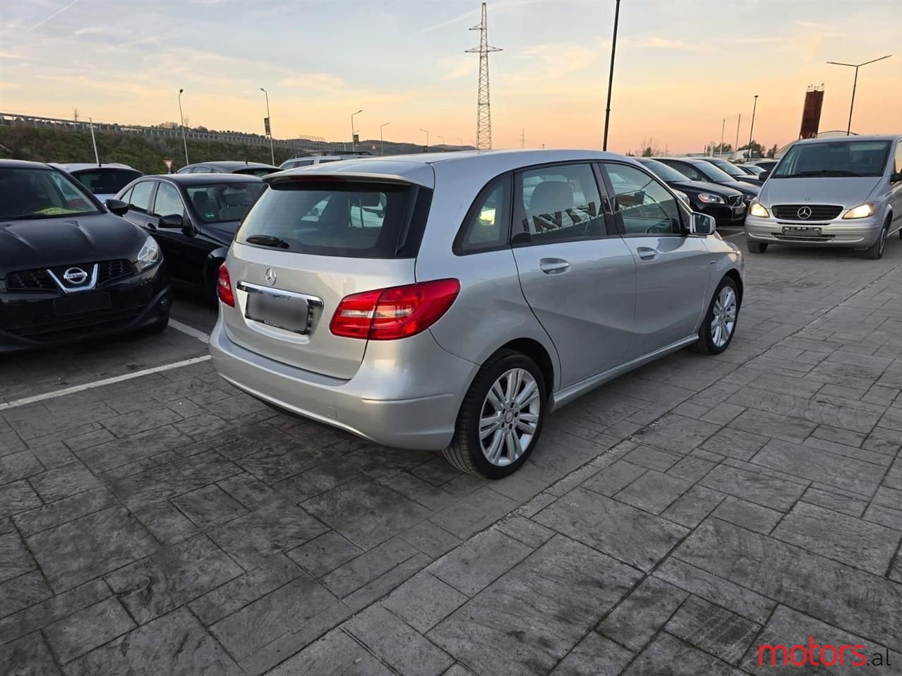2012' Mercedes-Benz B 180 photo #6