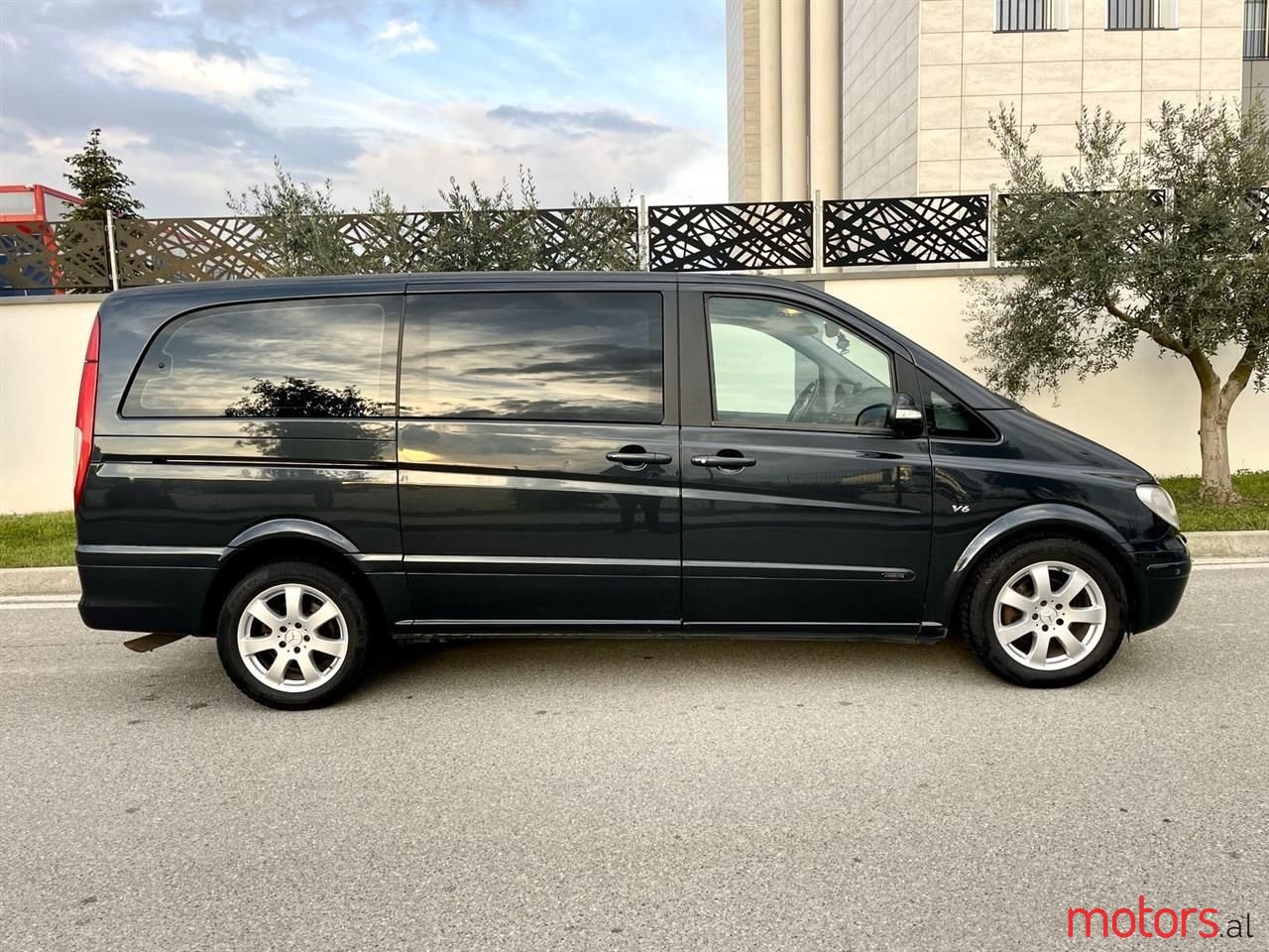 2008' Mercedes-Benz Viano photo #6