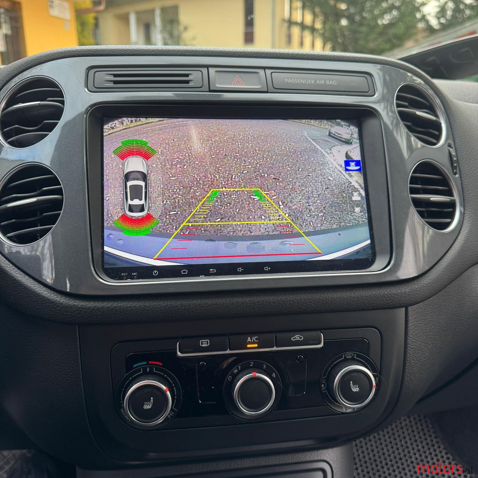 2014' Volkswagen Tiguan photo #3