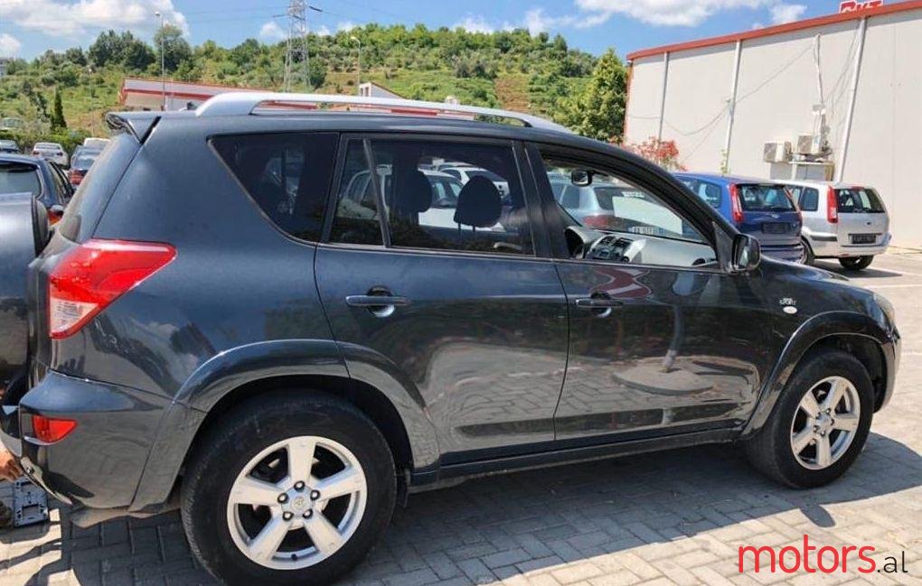 2006' Toyota RAV4 photo #1