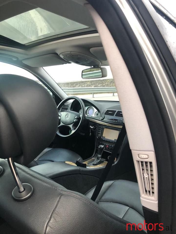 2008' Mercedes-Benz E 320 photo #4