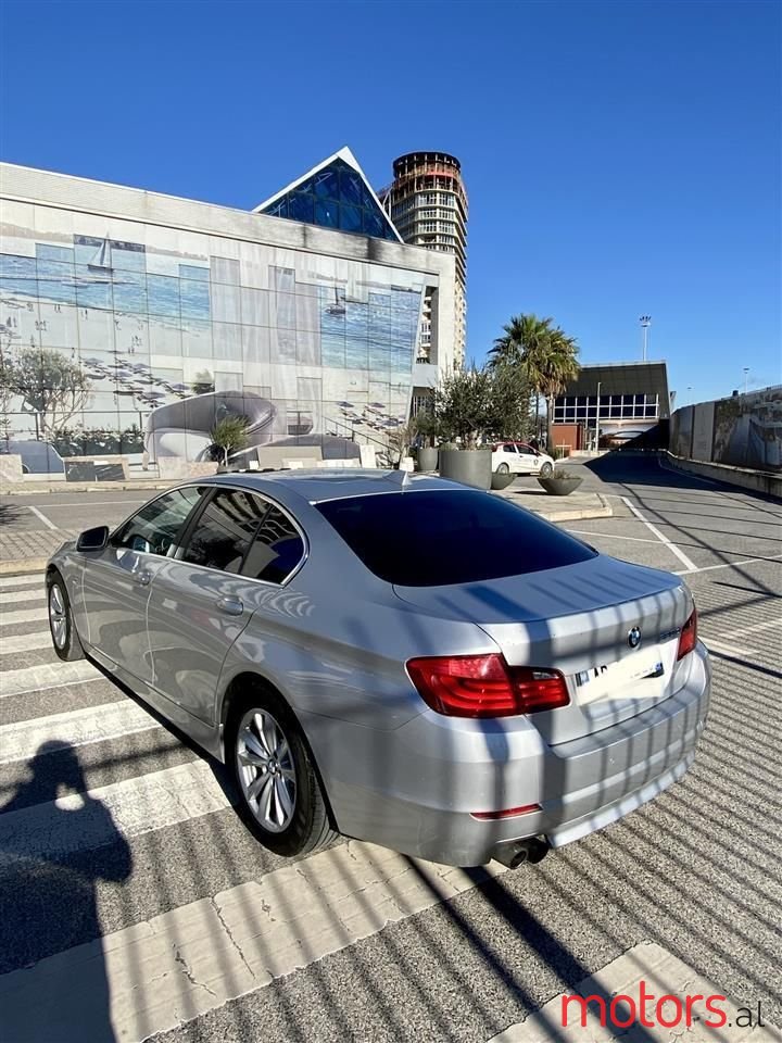 2011' BMW 520 photo #6