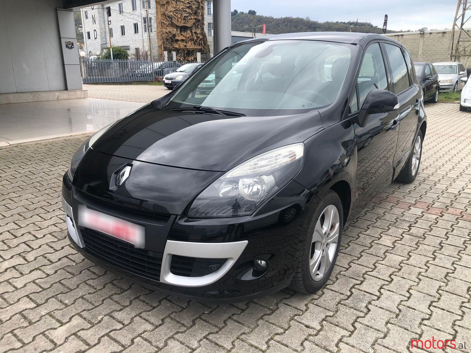 2010' Renault Scenic photo #1