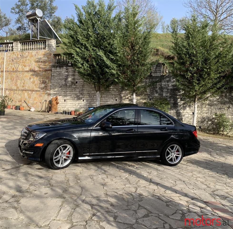 2012' Mercedes-Benz C 300 photo #2