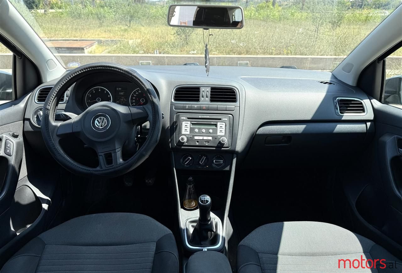 2012' Volkswagen Polo photo #4
