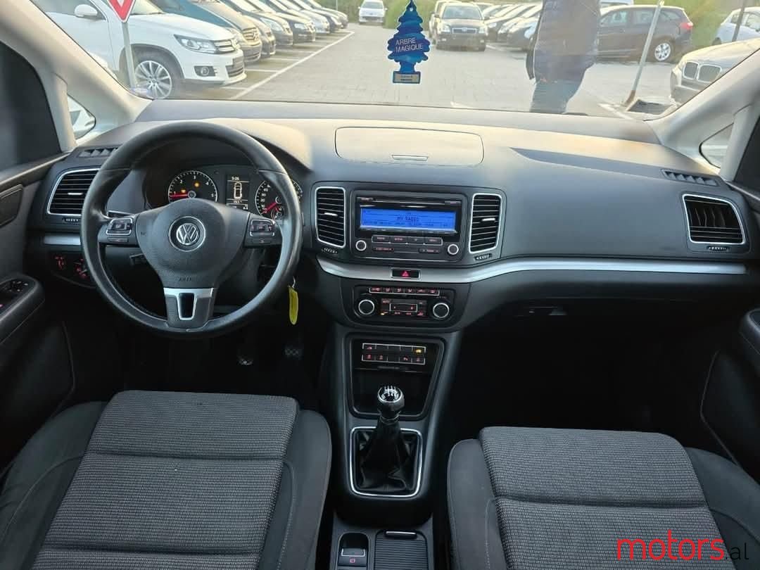 2011' Volkswagen Sharan photo #3