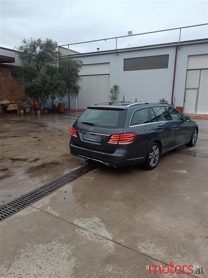 2014' Mercedes-Benz E 200 photo #3