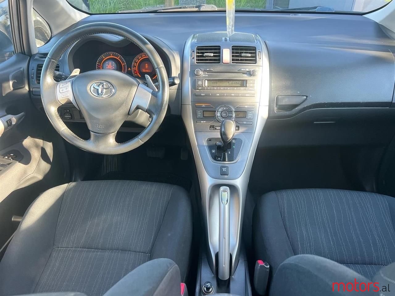 2008' Toyota Auris photo #3