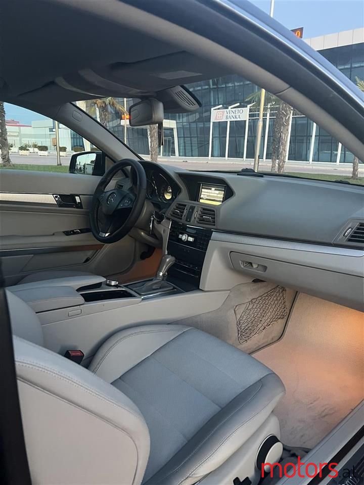 2012' Mercedes-Benz E 220 photo #4