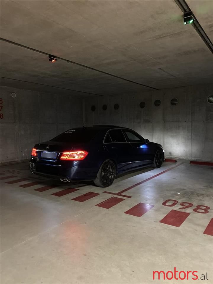 2011' Mercedes-Benz E 55 AMG photo #4