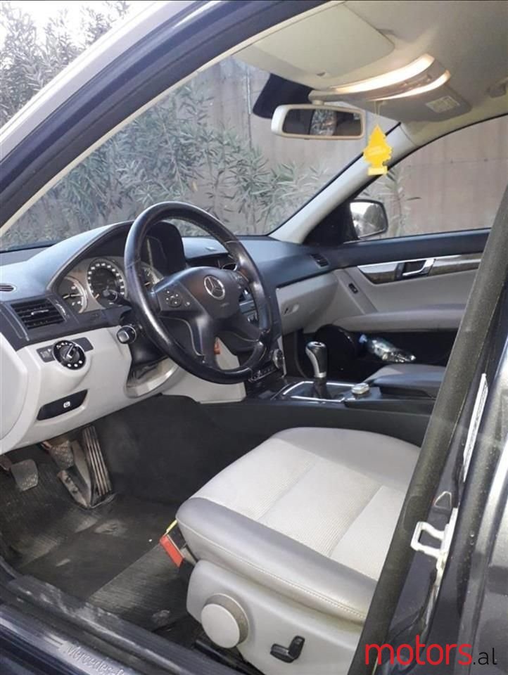 2008' Mercedes-Benz 220 photo #3