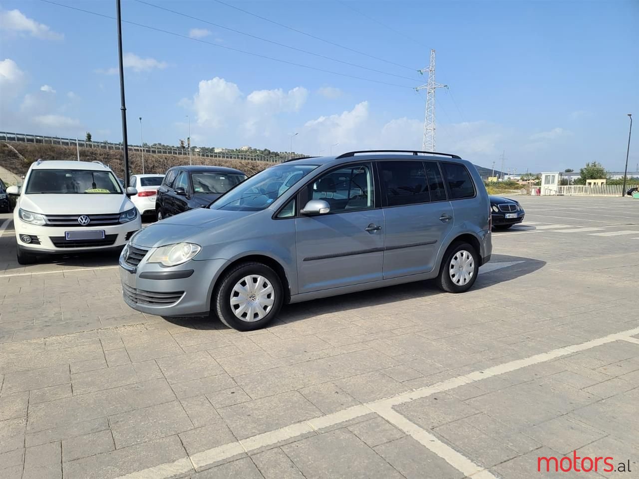 2007' Volkswagen Touran photo #6