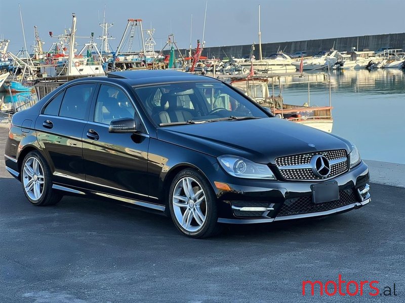 2012' Mercedes-Benz C 300 photo #1