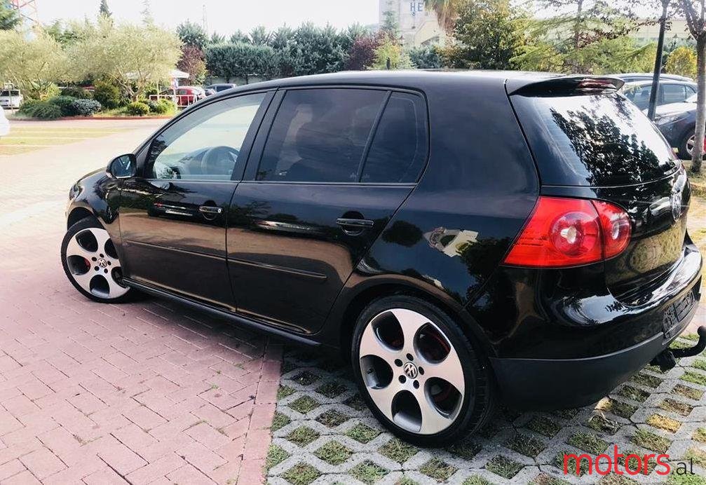 2004' Volkswagen Golf photo #1