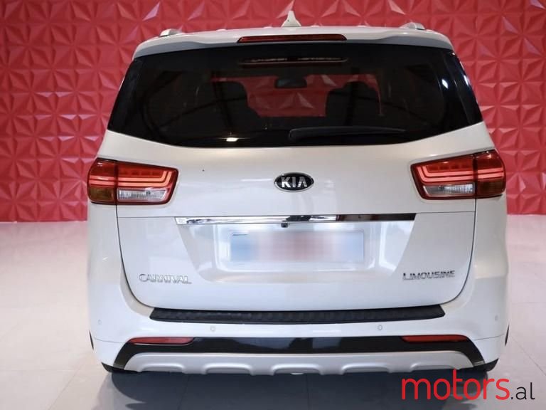 2017' Kia Carnival photo #3