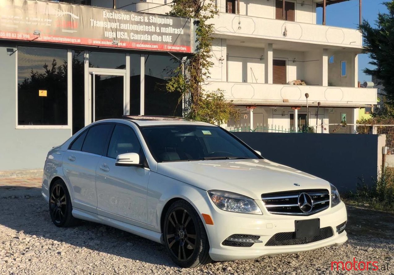2011' Mercedes-Benz C 300 photo #1
