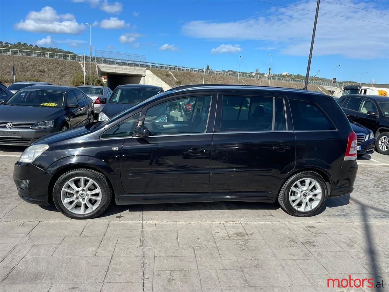 2008' Opel Zafira photo #2