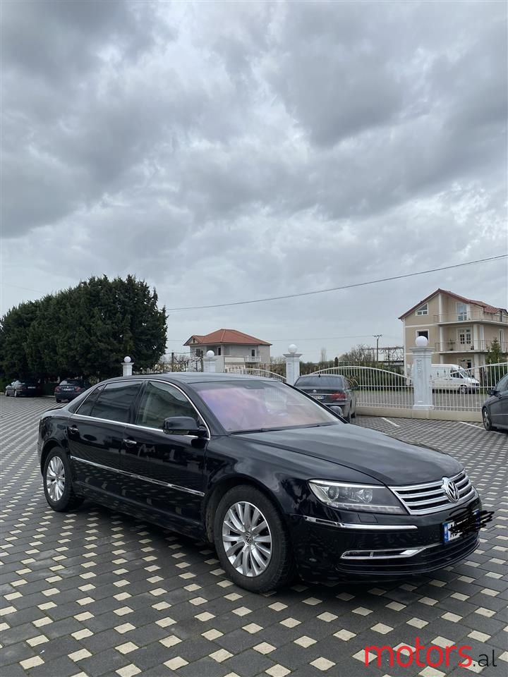 2012' Volkswagen Phaeton photo #1