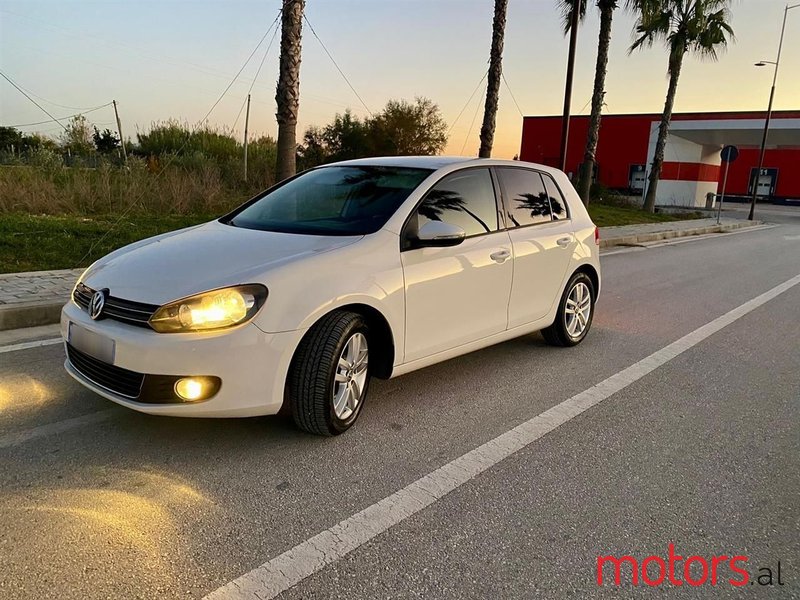 2011' Volkswagen Golf photo #5