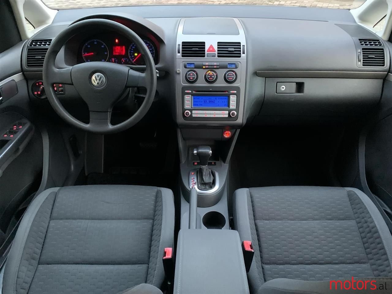 2006' Volkswagen Touran photo #6