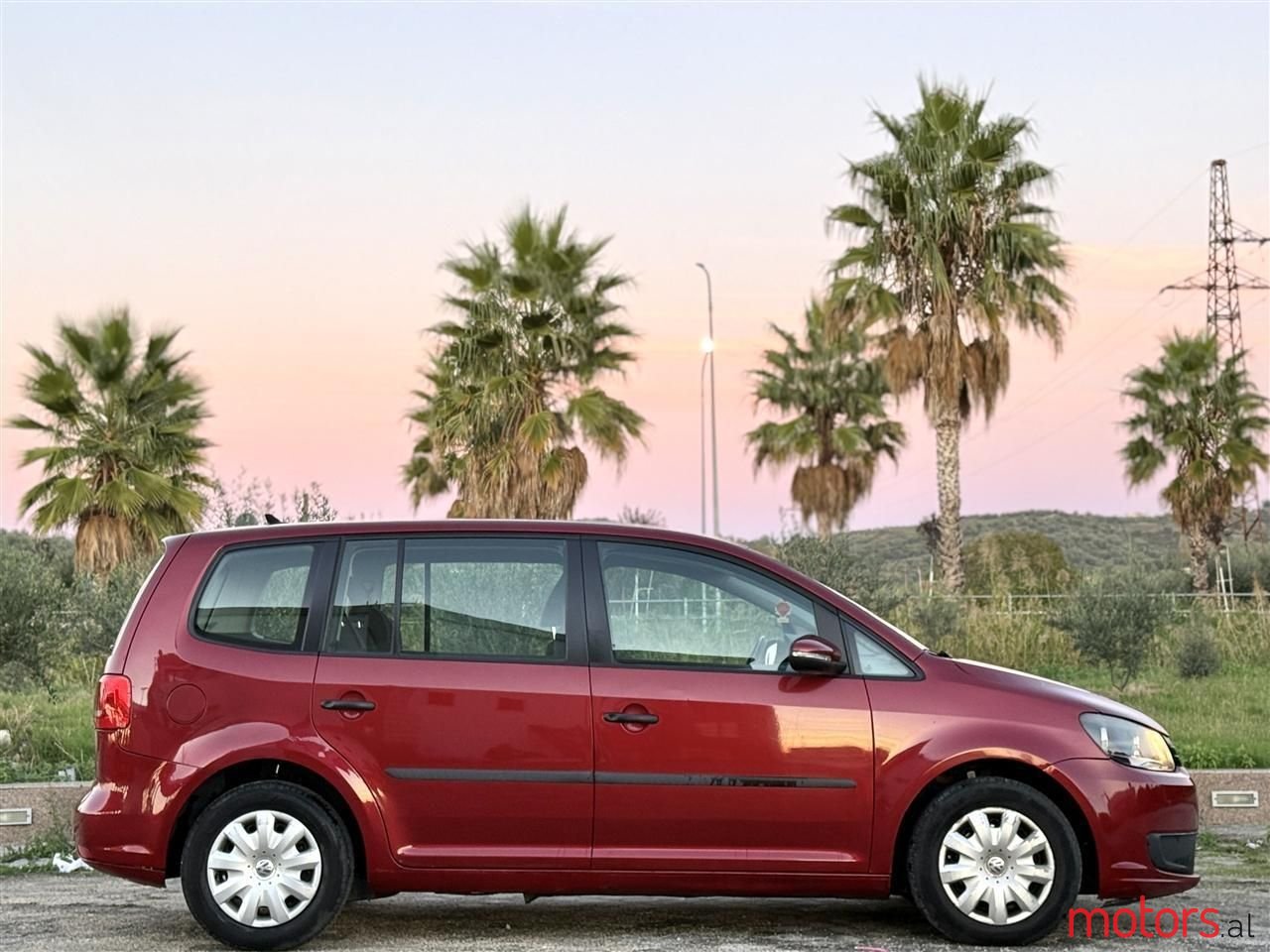 2012' Volkswagen Touran photo #5