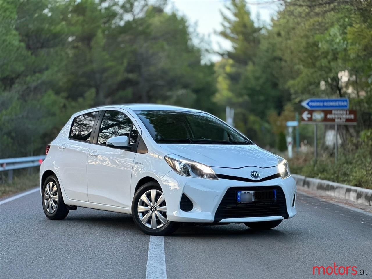 2013' Toyota Yaris photo #1