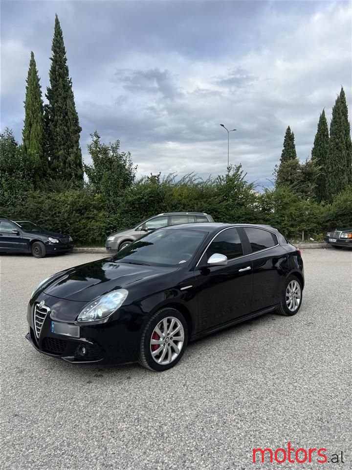 2012' Alfa Romeo Giulietta photo #2