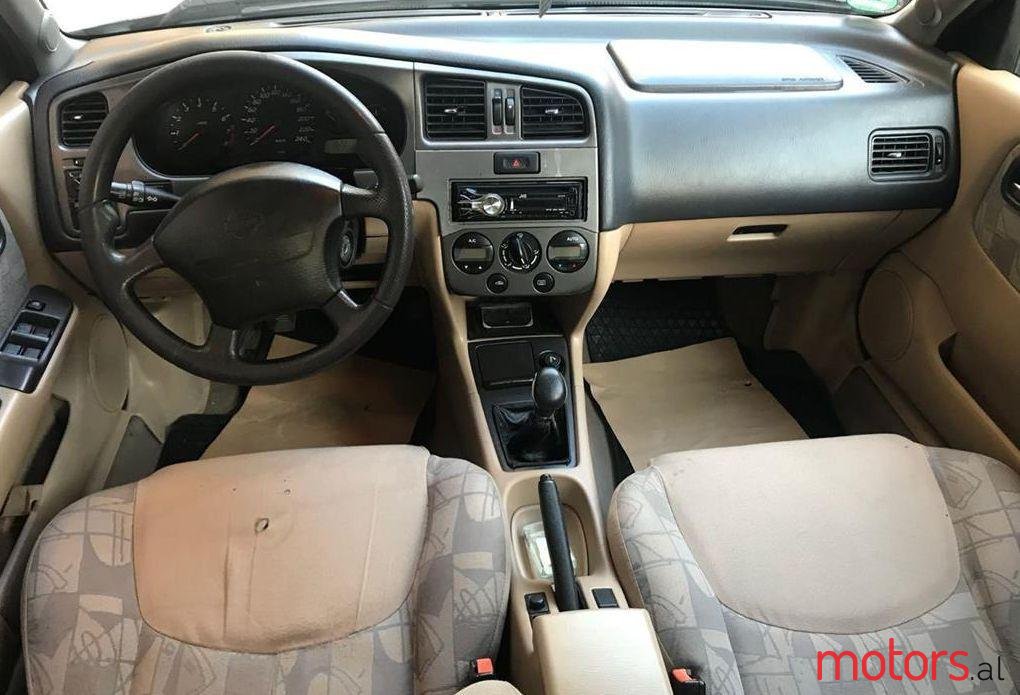 2002' Nissan Primera photo #2